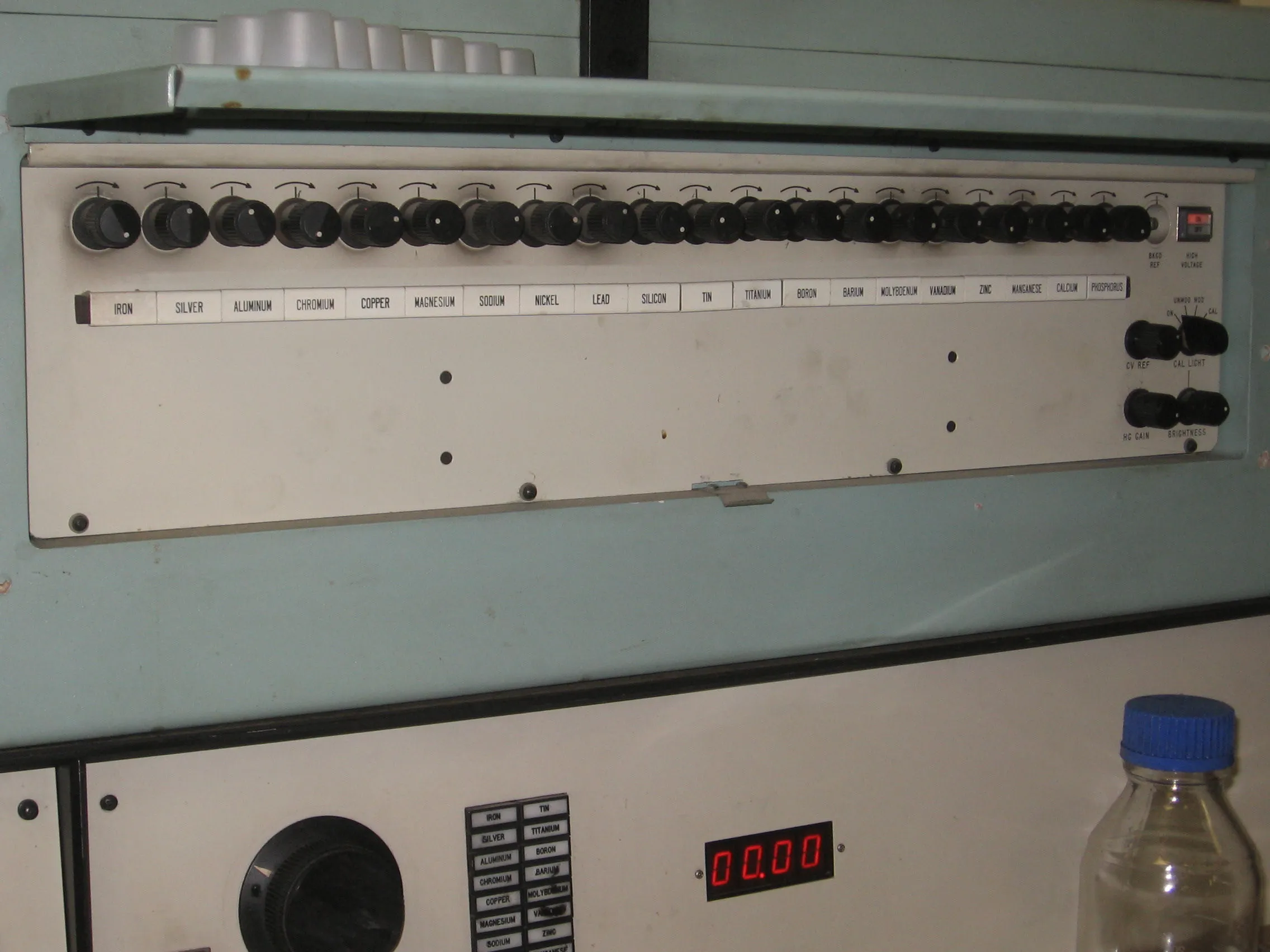 The lab's Baird Rotrode emission spectrometer, used for the 20-metal scan